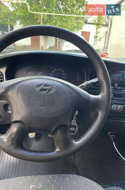 Мінівен Hyundai H 200 1999 в 
