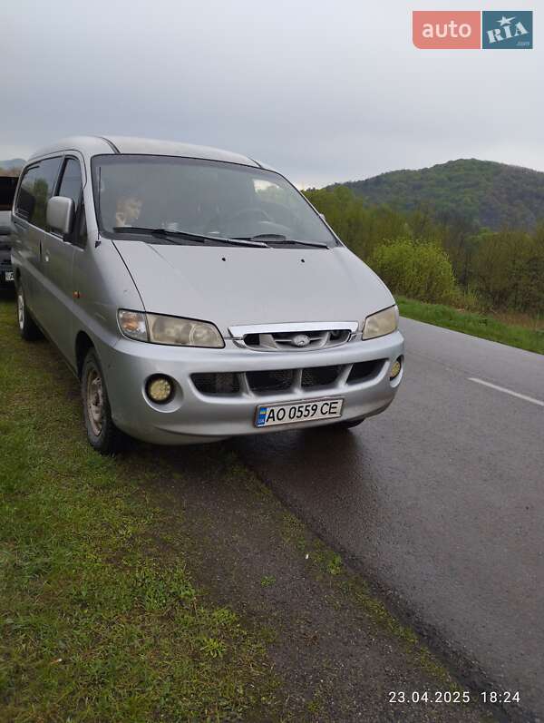 Минивэн Hyundai H 200 2001 в Перечине