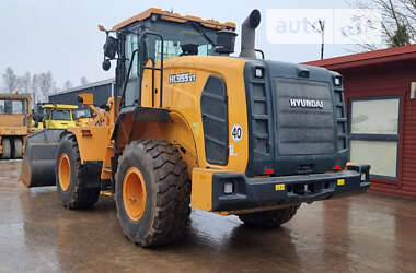 Фронтальні навантажувачі Hyundai HL 2020 в Одесі