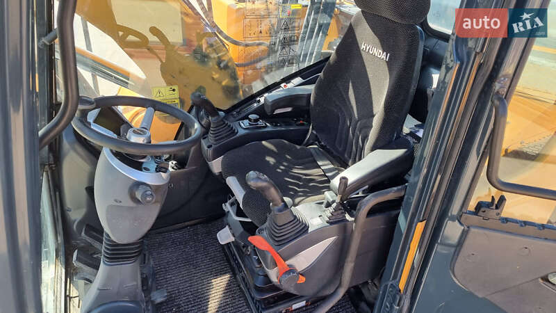 Колісний екскаватор Hyundai HX 2020 в Одесі