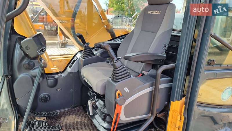 Гусеничный экскаватор Hyundai HX 2016 в Одессе