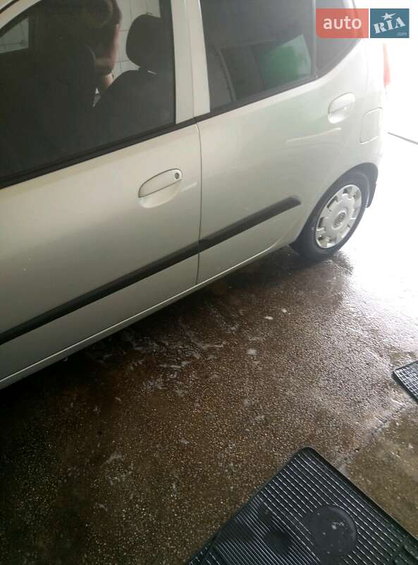Хэтчбек Hyundai i10 2008 в Долинской