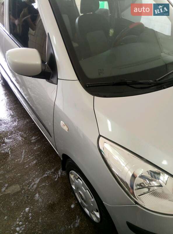 Хэтчбек Hyundai i10 2008 в Долинской