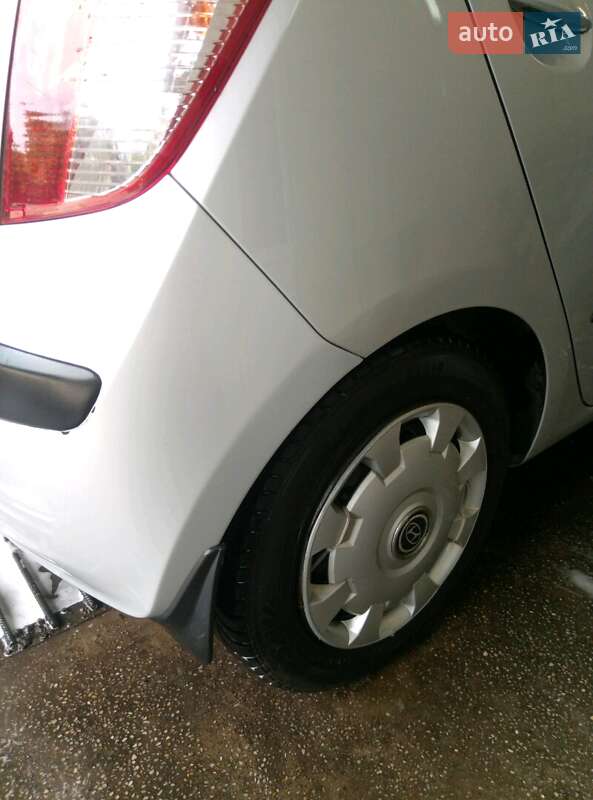 Хэтчбек Hyundai i10 2008 в Долинской