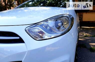 Хетчбек Hyundai i10 2012 в 