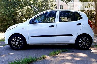 Хетчбек Hyundai i10 2012 в 
