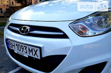 Хетчбек Hyundai i10 2012 в 