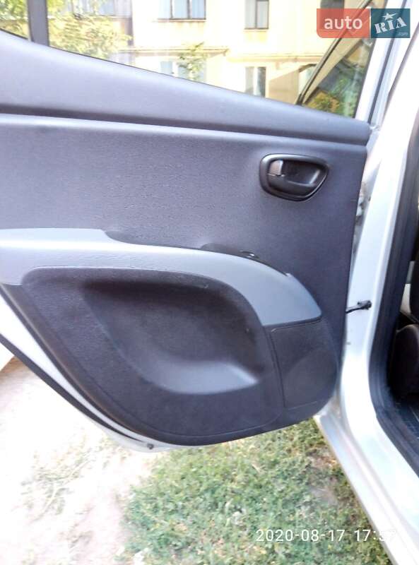 Хэтчбек Hyundai i10 2008 в Долинской