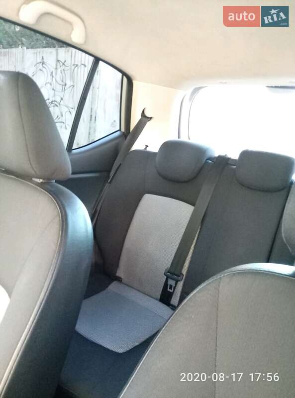 Хэтчбек Hyundai i10 2008 в Долинской