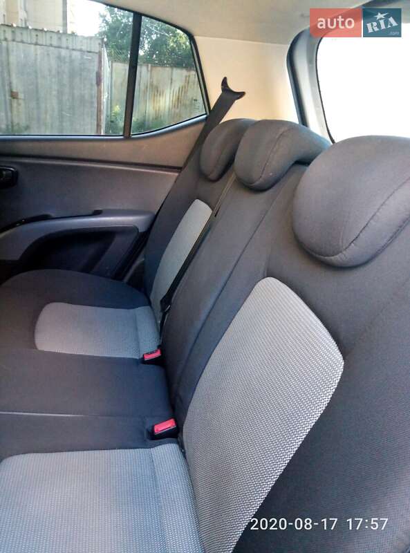 Хэтчбек Hyundai i10 2008 в Долинской