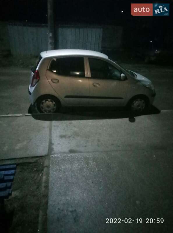 Хэтчбек Hyundai i10 2008 в Долинской