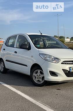 Хэтчбек Hyundai i10 2012 в Ужгороде