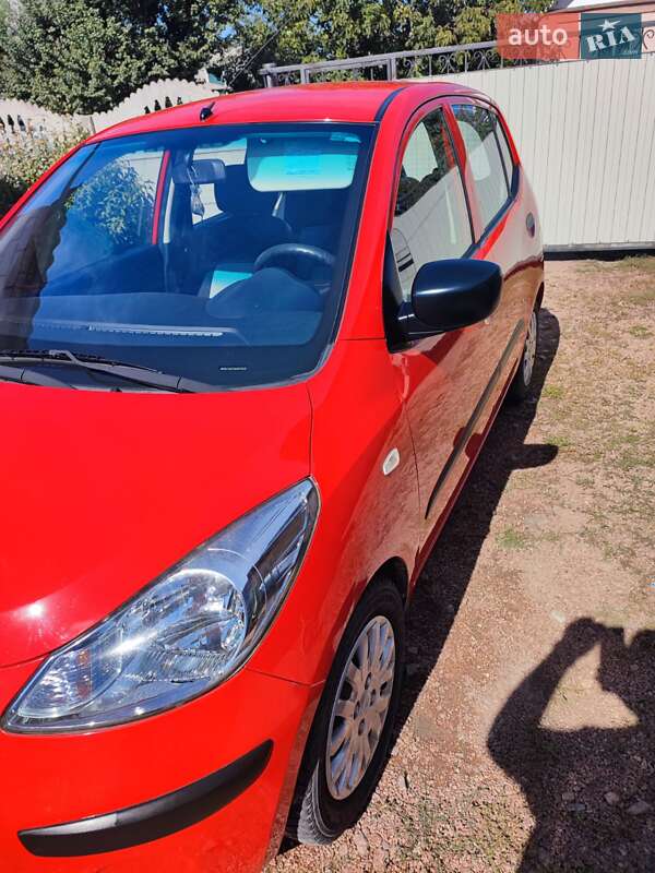 Хэтчбек Hyundai i10 2010 в Черняхове