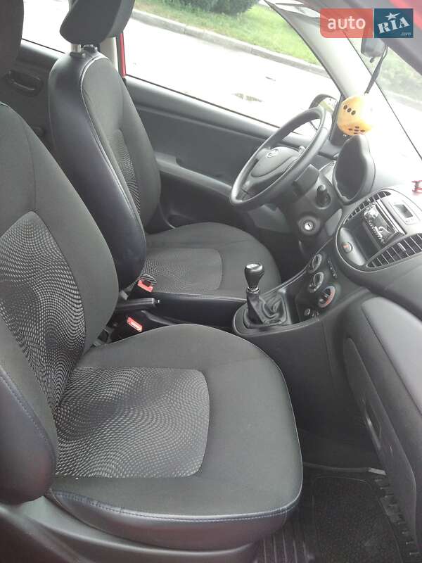 Хэтчбек Hyundai i10 2013 в Шепетовке