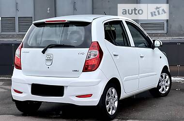 Хэтчбек Hyundai i10 2012 в 