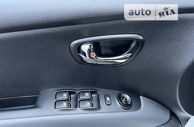 Хэтчбек Hyundai i10 2012 в 