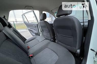Хэтчбек Hyundai i10 2012 в 