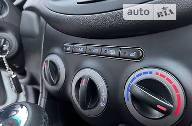 Хэтчбек Hyundai i10 2012 в 