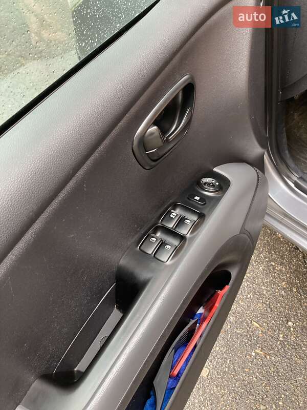 Хэтчбек Hyundai i10 2008 в Запорожье фото 5 Хэтчбек Hyundai i10 2008 в Запорожье