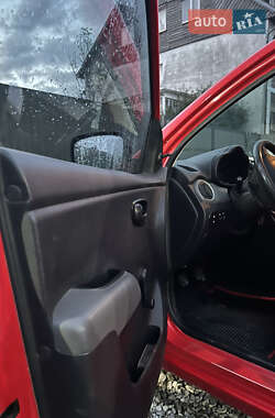 Хэтчбек Hyundai i10 2010 в Рахове