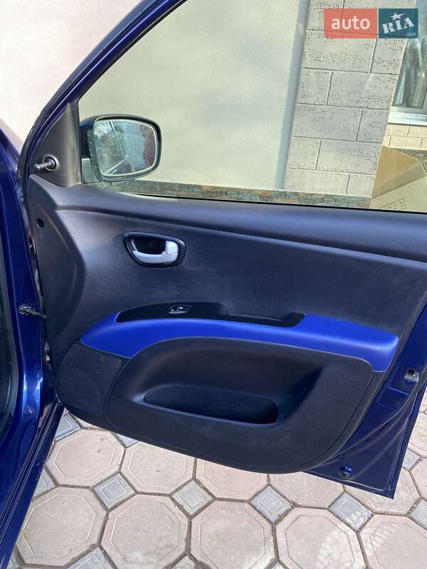 Хэтчбек Hyundai i10 2009 в Одессе