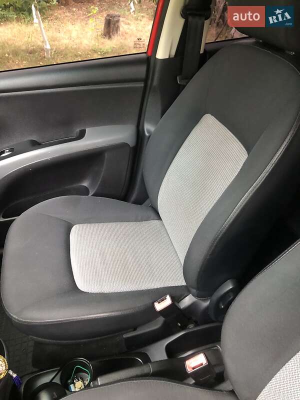Хэтчбек Hyundai i10 2008 в Ватутино