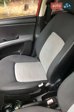 Хэтчбек Hyundai i10 2008 в 
