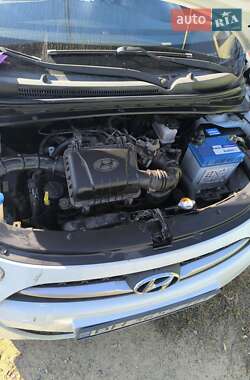 Хэтчбек Hyundai i10 2012 в 
