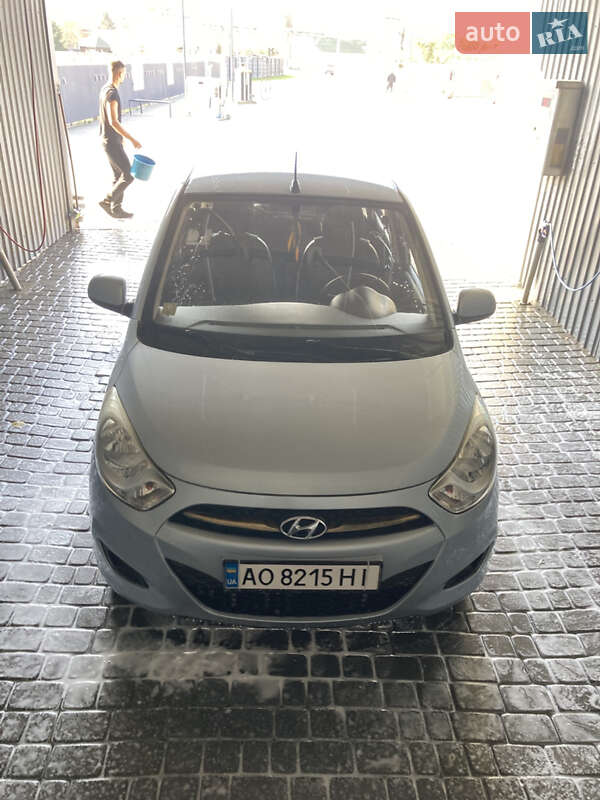 Хетчбек Hyundai i10 2013 в Мукачевому