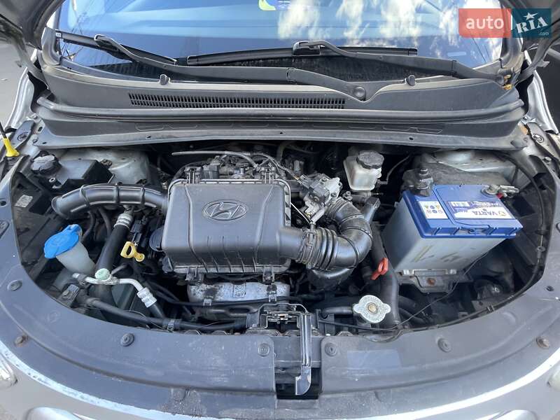 Хетчбек Hyundai i10 2013 в Києві