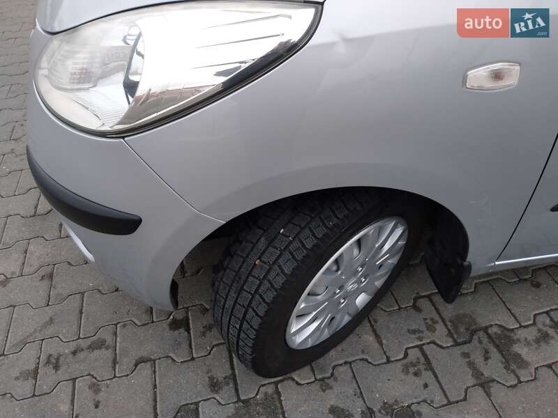 Хетчбек Hyundai i10 2009 в Чернівцях