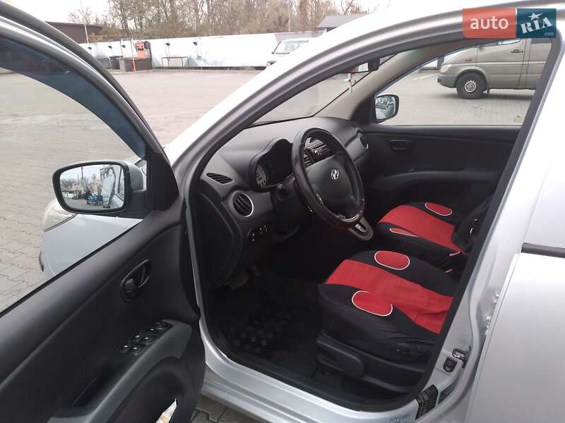 Хетчбек Hyundai i10 2009 в Чернівцях