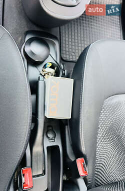 Хетчбек Hyundai i10 2012 в 
