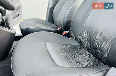 Хетчбек Hyundai i10 2012 в 