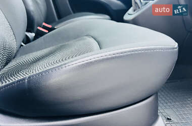 Хетчбек Hyundai i10 2012 в 