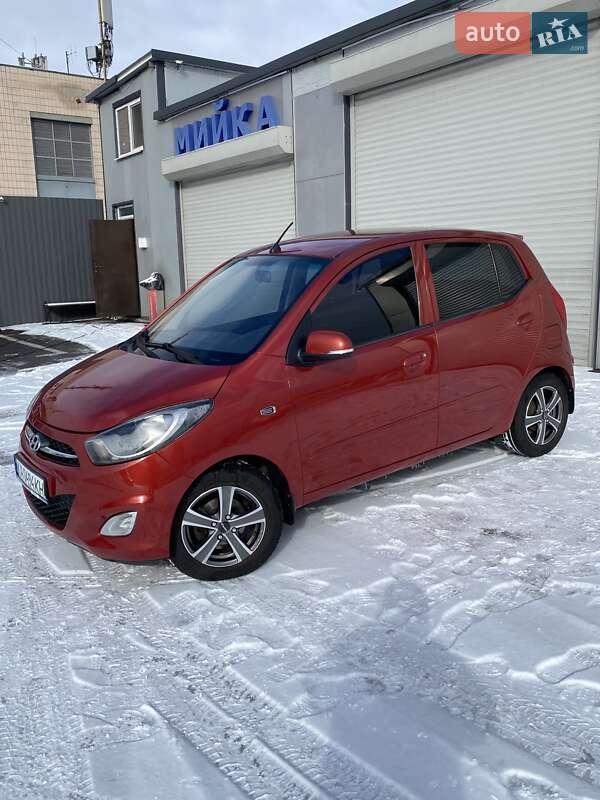 Хэтчбек Hyundai i10 2012 в Киеве