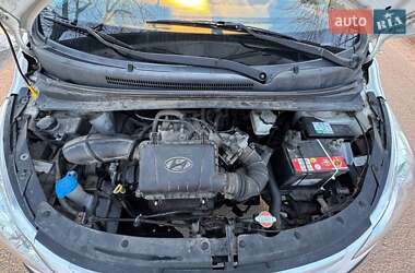 Хэтчбек Hyundai i10 2009 в 