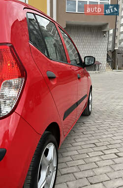 Хэтчбек Hyundai i10 2009 в Черновцах