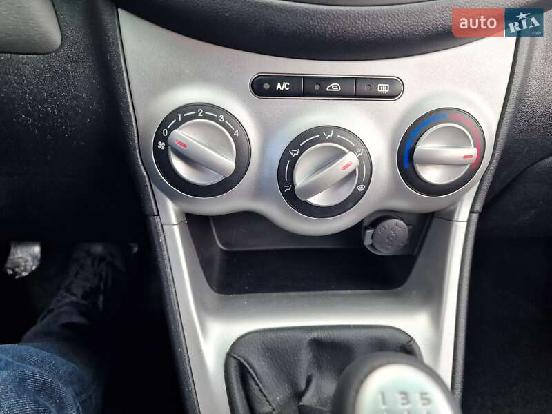 Хэтчбек Hyundai i10 2009 в Львове