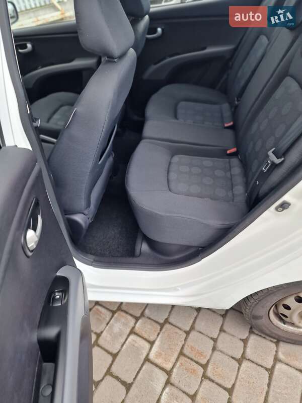 Хэтчбек Hyundai i10 2009 в Львове