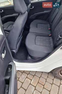 Хэтчбек Hyundai i10 2009 в 