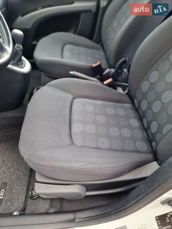 Хэтчбек Hyundai i10 2009 в Львове