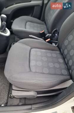 Хэтчбек Hyundai i10 2009 в 