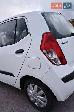 Хэтчбек Hyundai i10 2009 в 
