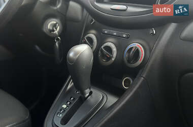 Хетчбек Hyundai i10 2013 в 