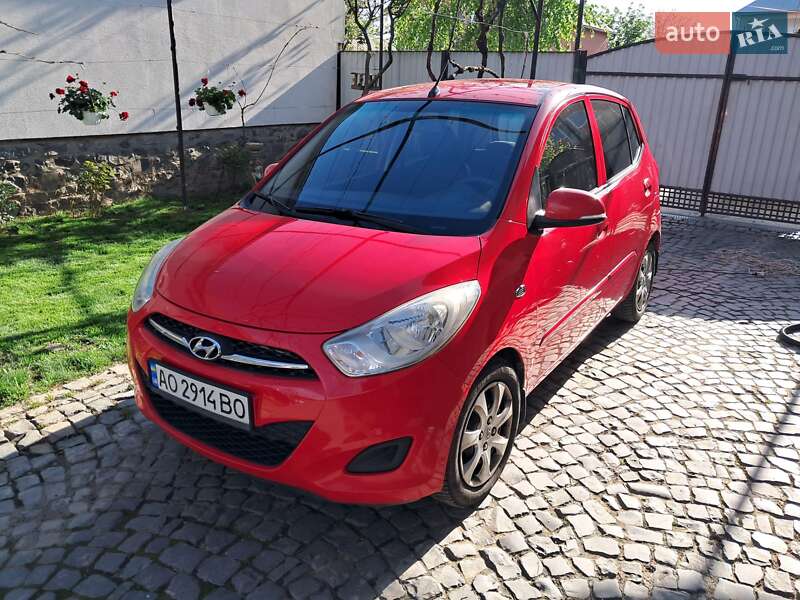 Хэтчбек Hyundai i10 2012 в 