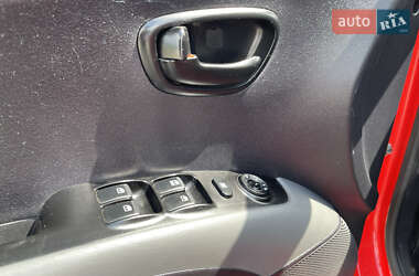 Хэтчбек Hyundai i10 2008 в 