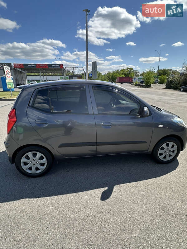 Хэтчбек Hyundai i10 2011 в Киеве