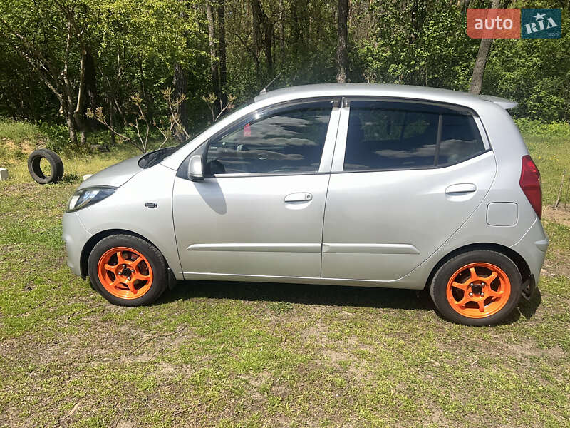 Хэтчбек Hyundai i10 2012 в Броварах