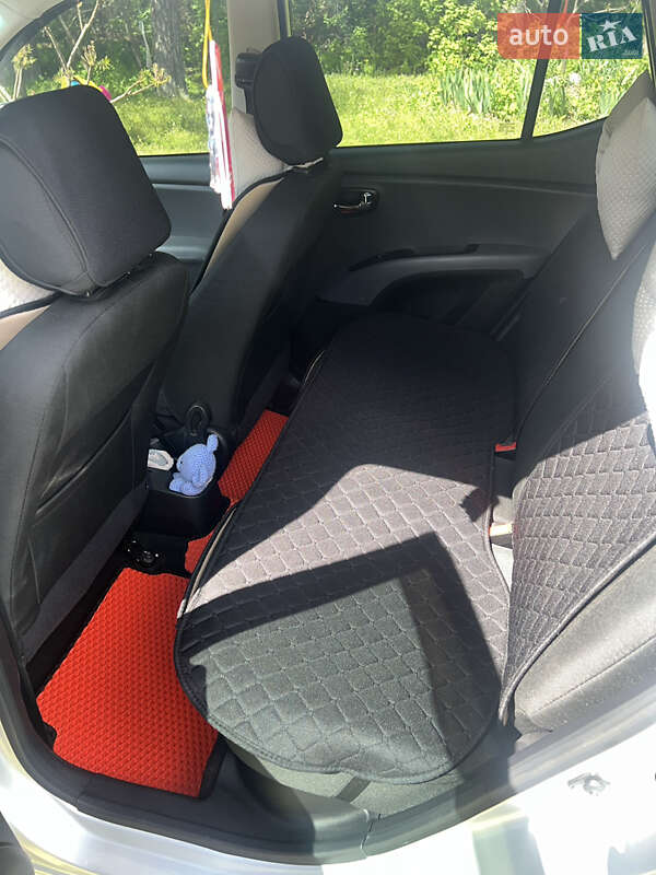 Хэтчбек Hyundai i10 2012 в Броварах